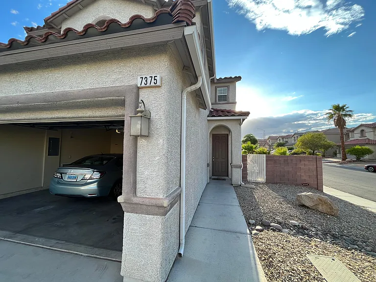 Divine Ridge St — Photo 30