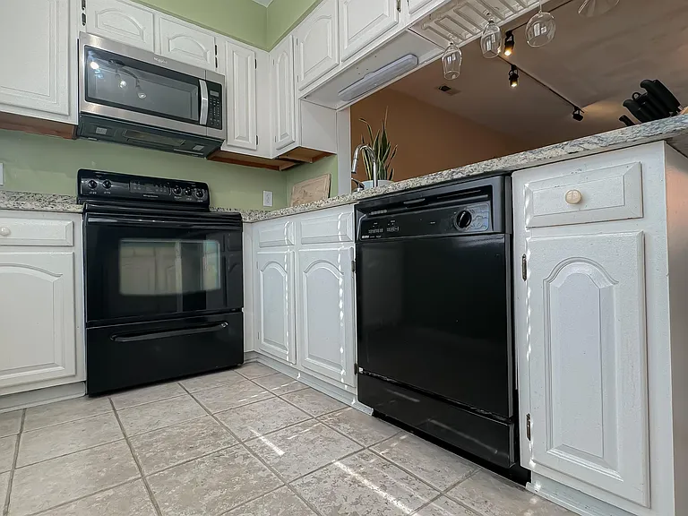 519 W 20th St #302 — Photo 21