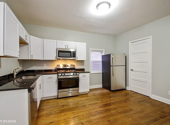 4th image of 3729 W Sunnyside Ave #2