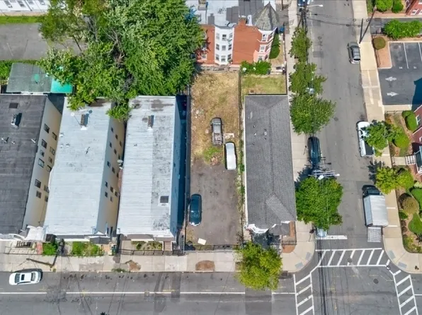 369 6Th Ave, Newark City, NJ 07107
