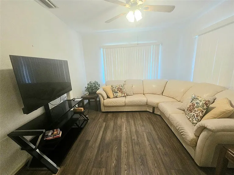 1011 Tropical Ave NW — Photo 11