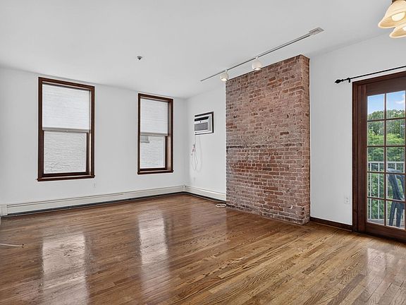 4th image of 1103 Washington St APT 6