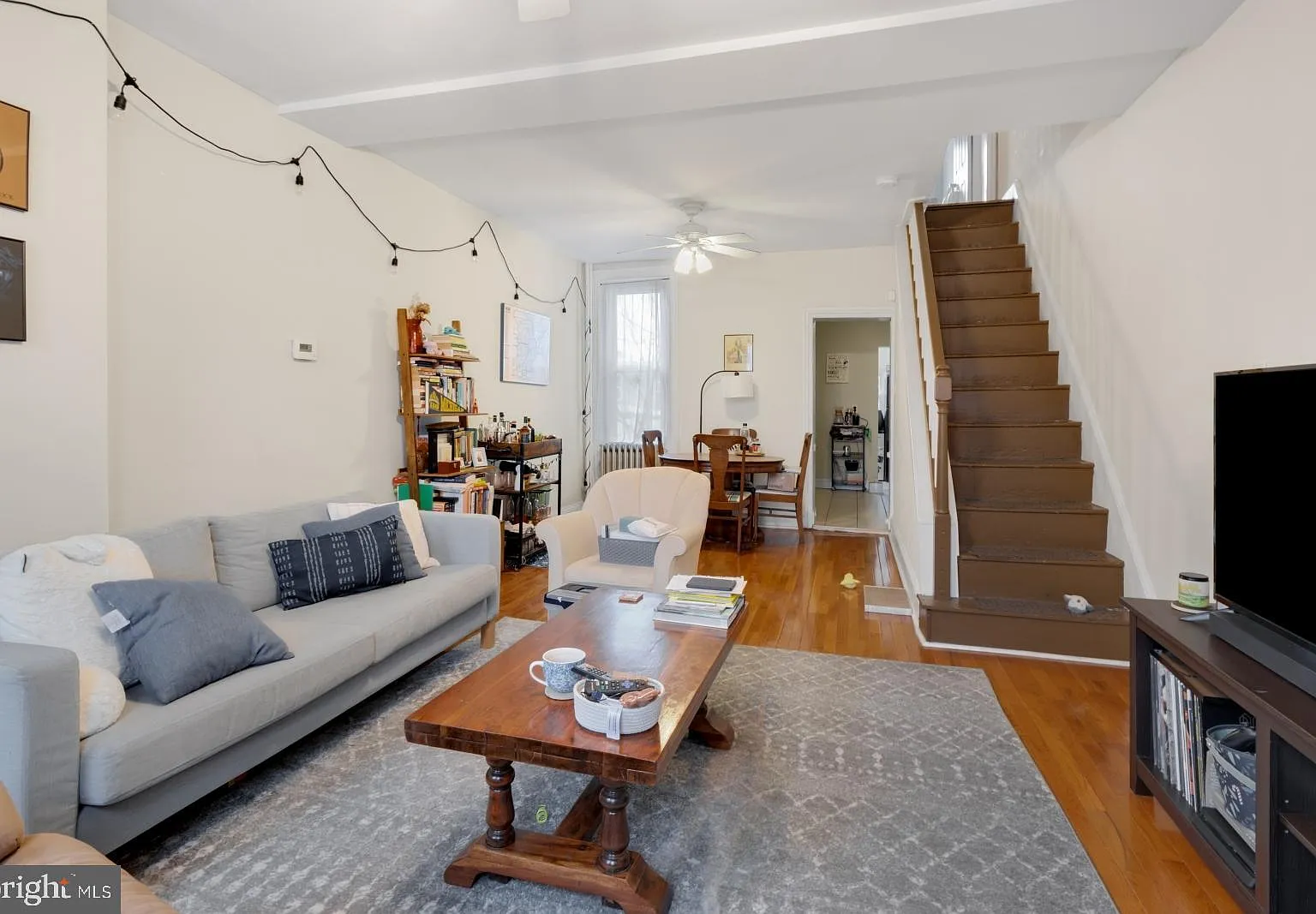 4 bed, 1.0 bath, 1360 sqft, $1,950 — Photo 2