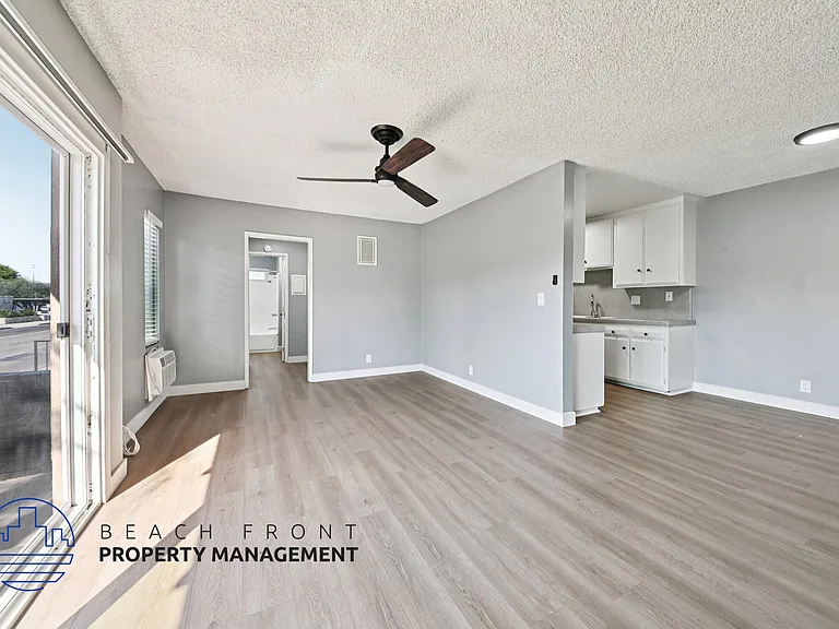 1105 N. Flower St. — Photo 13