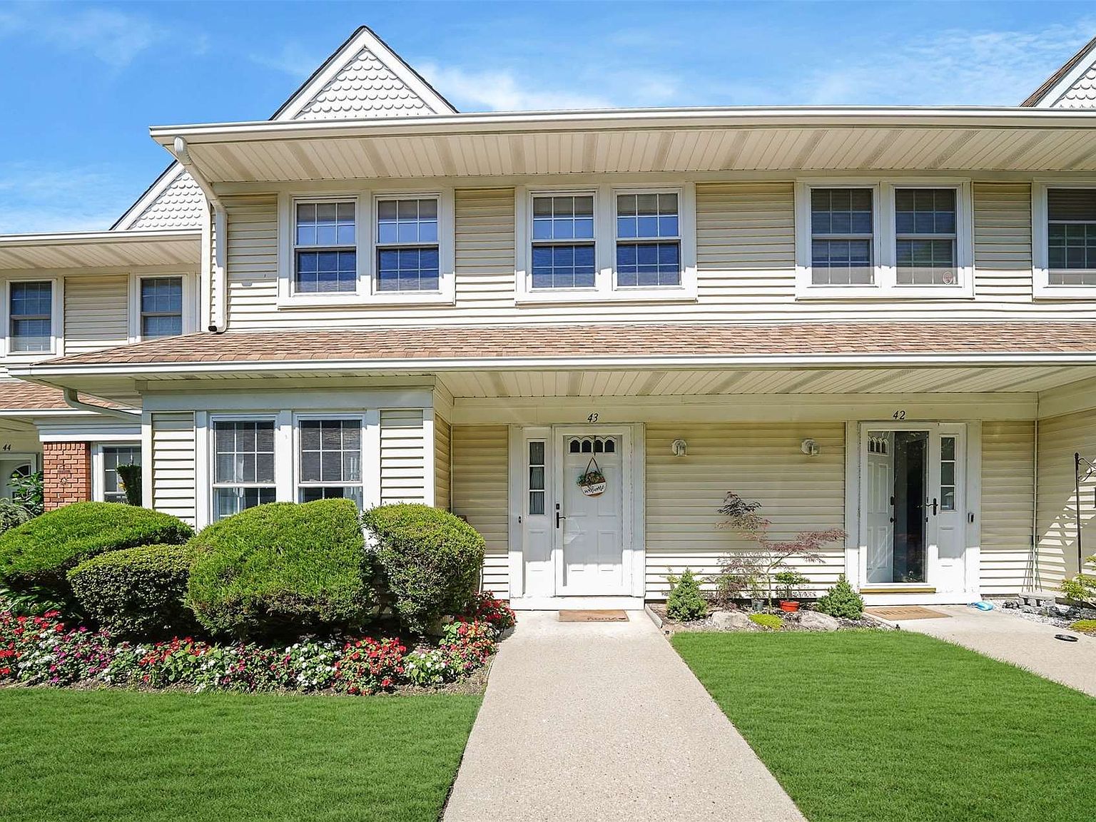 43 Gazebo Lane UNIT 43, Holtsville, NY 11742 Zillow