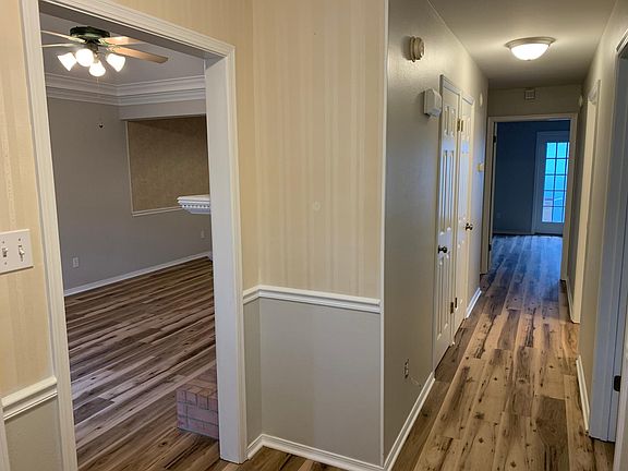 2nd image of 5005 Longstreet Pl Unit 31