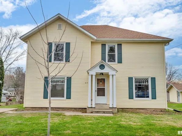 617 S 5th St, Maquoketa, IA 52060
