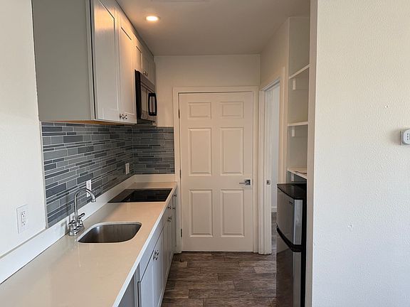 4th image of 1315 Morena Blvd #1