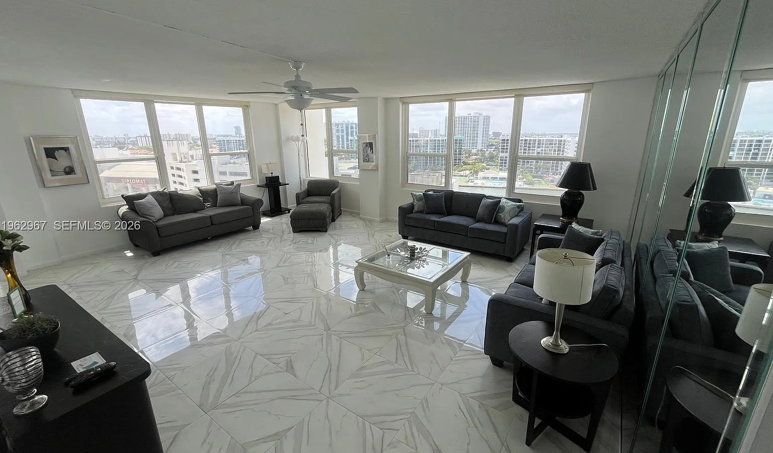 The Alexander Towers Condo — Photo 3