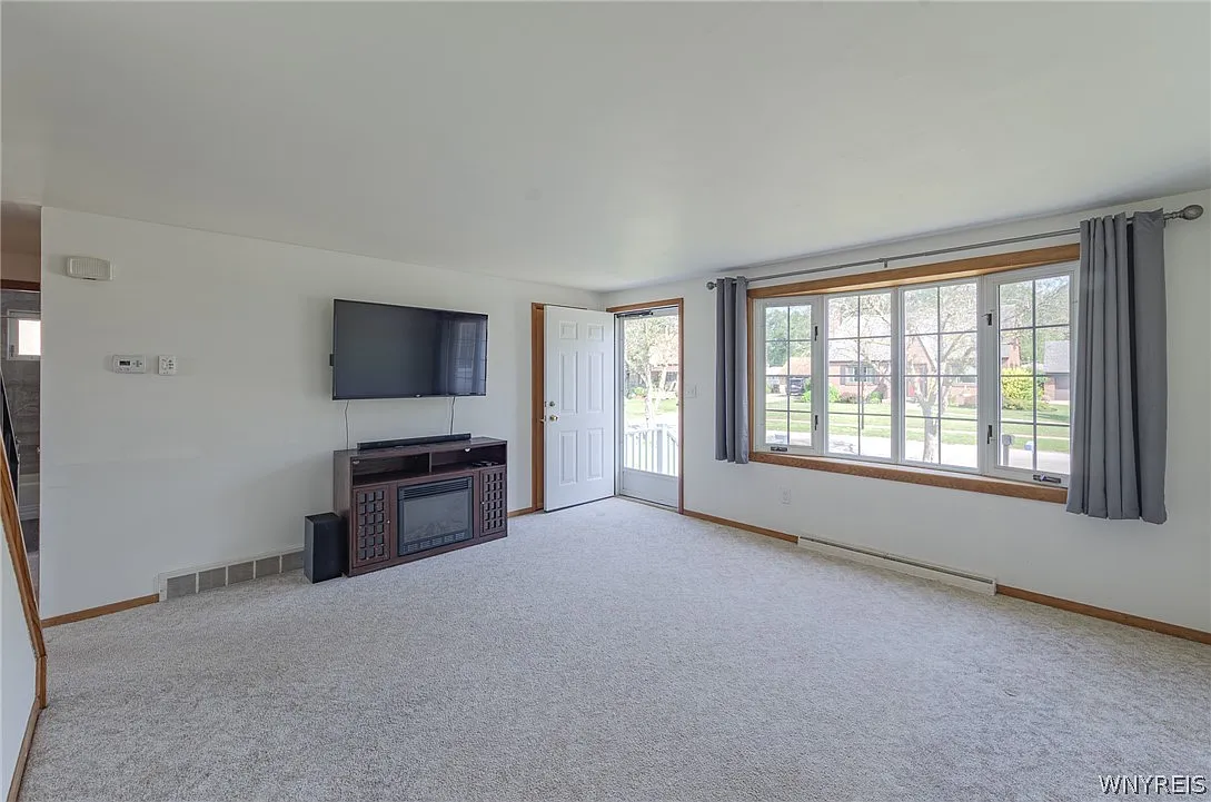 4 bed, 1.5 bath, 1302 sqft, $2,200 — Photo 3