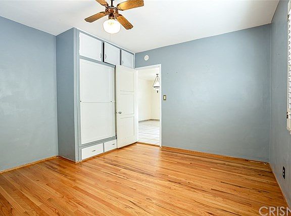 4th image of 1897 Oakwood St