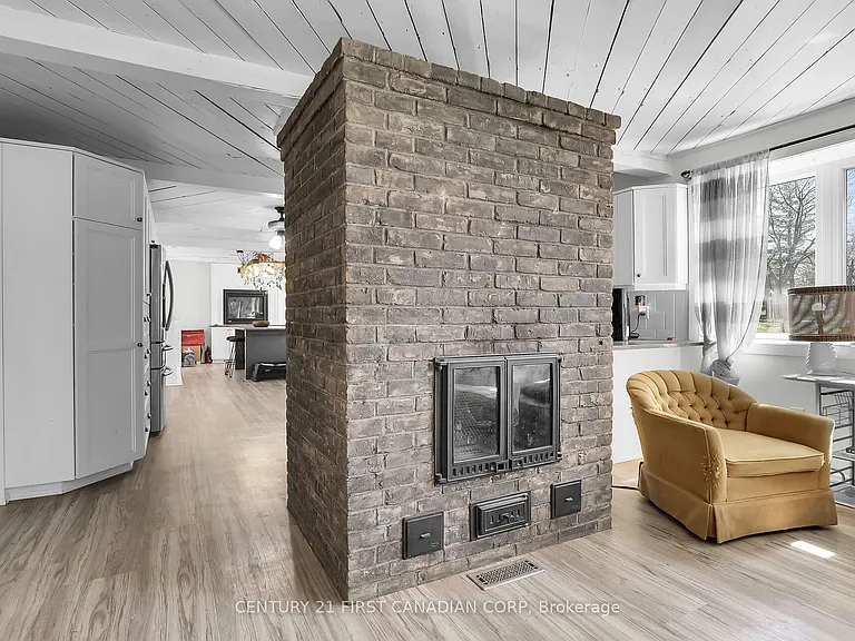23992 Denfield Rd — Photo 10