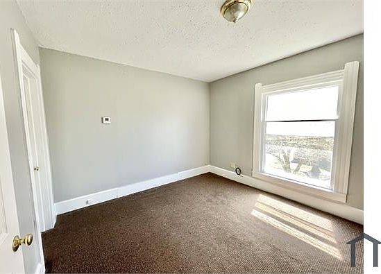 3rd image of 229 Gates Ave #Up