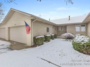 1045 Amber Ridge Dr SW, Byron Center, MI 49315