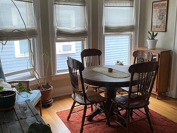 3rd image of 829 Ashland Ave #2