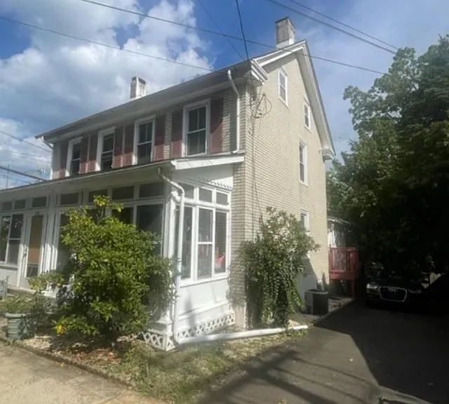 230 W Ashland St — Photo 14
