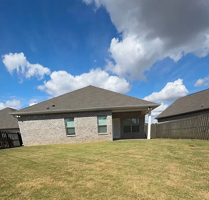 4 bed, 3.0 bath, 2503 sqft, $1,995 — Photo 3
