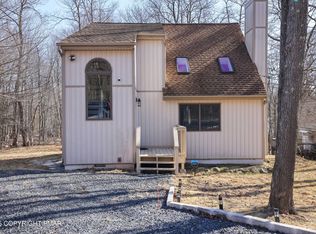 2103 Rosemont Dr, Tobyhanna, PA 18466