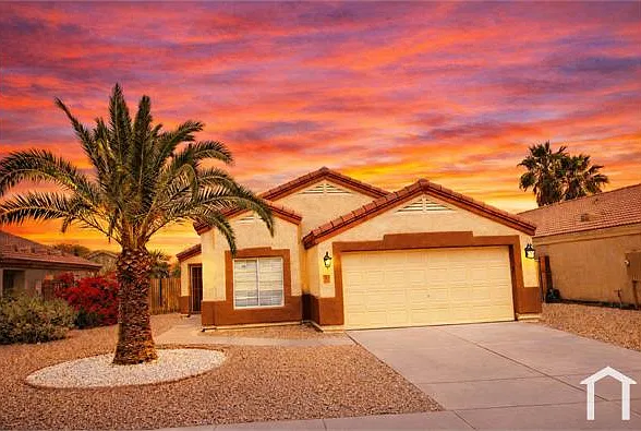 948 E Laredo St — Photo 3