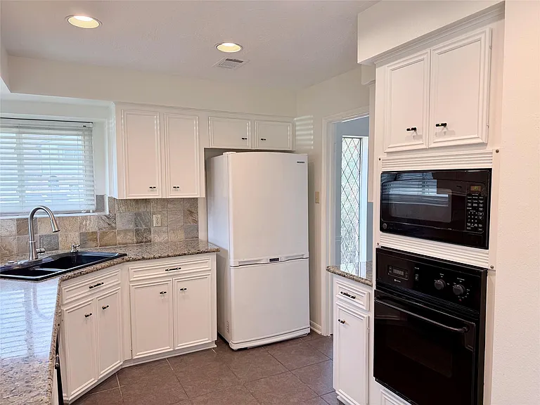 2306 Rushbrook Dr — Photo 12