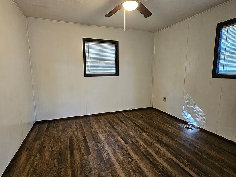 904 W Grant St — Photo 12