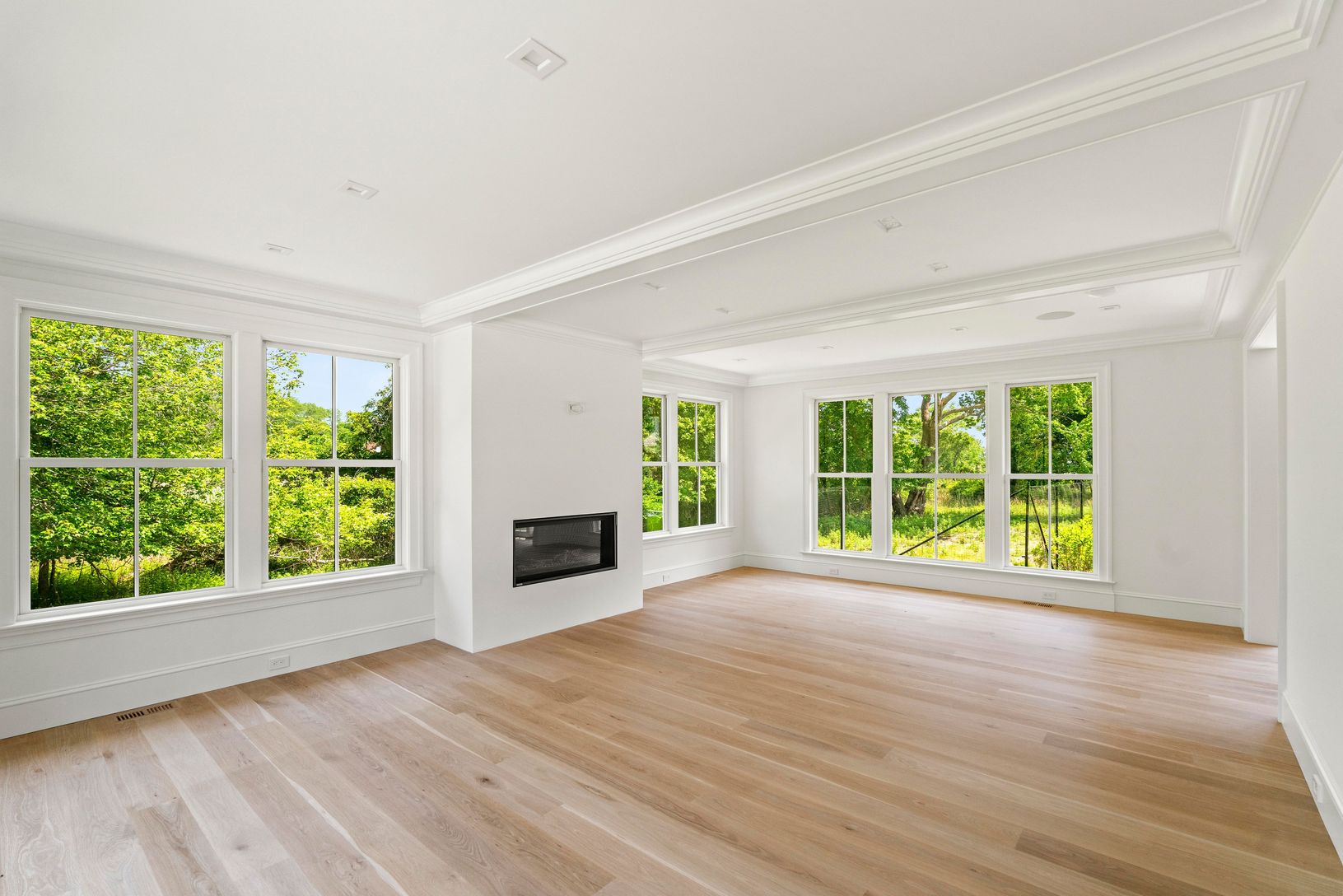 Wide open Floor Plan with Gas fireplace and Bay Views 