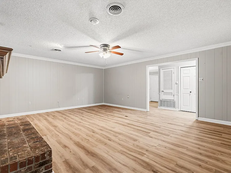 1610 Hillcrest Dr — Photo 30