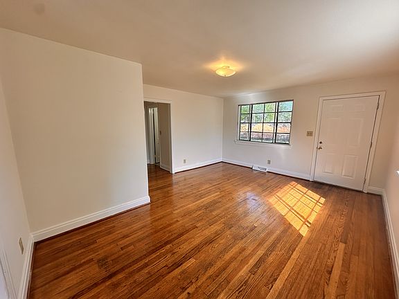 3rd image of 458 Elmhurst Rd