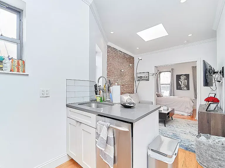 234 E 33rd St #2A — Photo 3