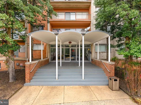 5851 Quantrell Ave APT 109, Alexandria, VA 22312