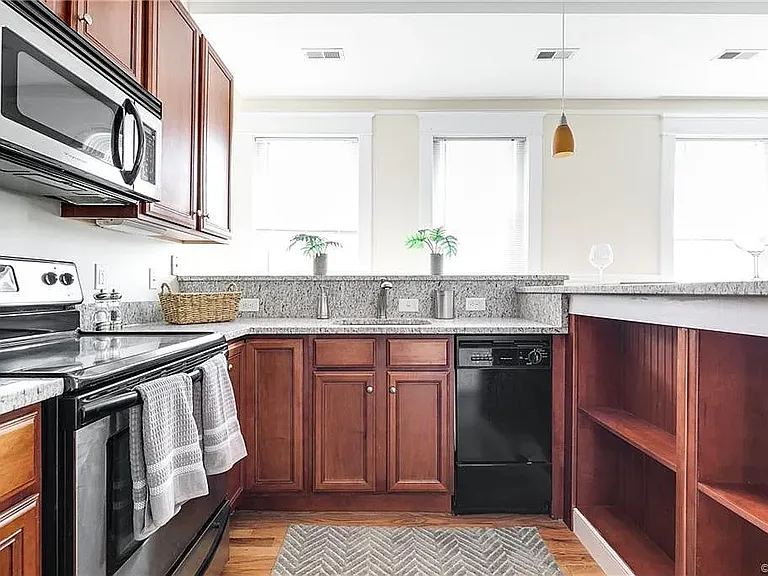 1301 Porter St #202 — Photo 11