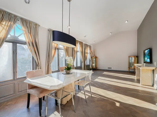 333 Mayfair Drive North image 17 of 34