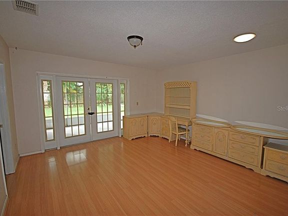 4th image of 1084 40th Ave NE