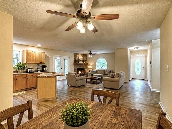 4th image of 553 Grayce Ln