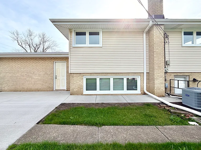 690 S Westgate Rd — Photo 18