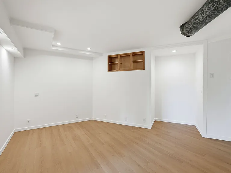 Detached space: Dreamy work from home setup, 3rd bedroom?