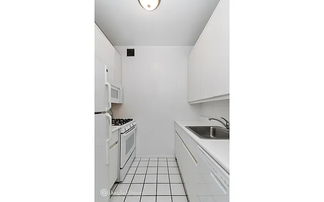 Rented by Douglas Elliman | media 36