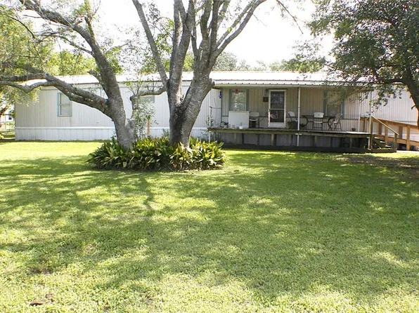 371 Serene Dr E, Victoria, TX 77905