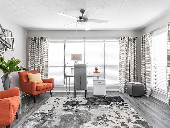 Living Room - The Pointe at Canyon Ridge