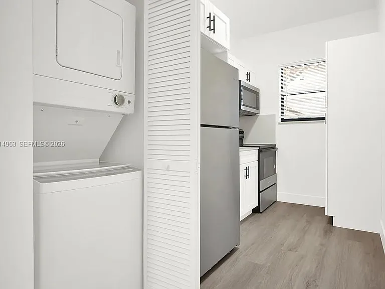 638 SW 21st Ave #1 — Photo 9