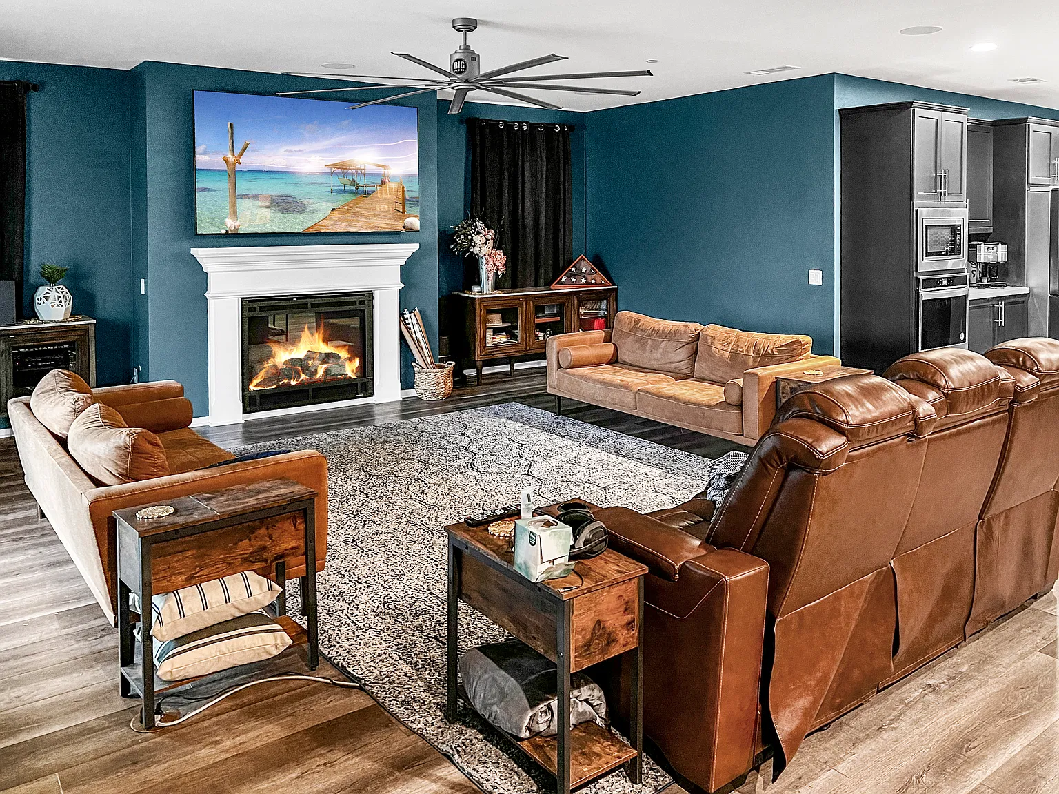 4 bed, 2.5 bath, 2818 sqft, $4,000 — Photo 3