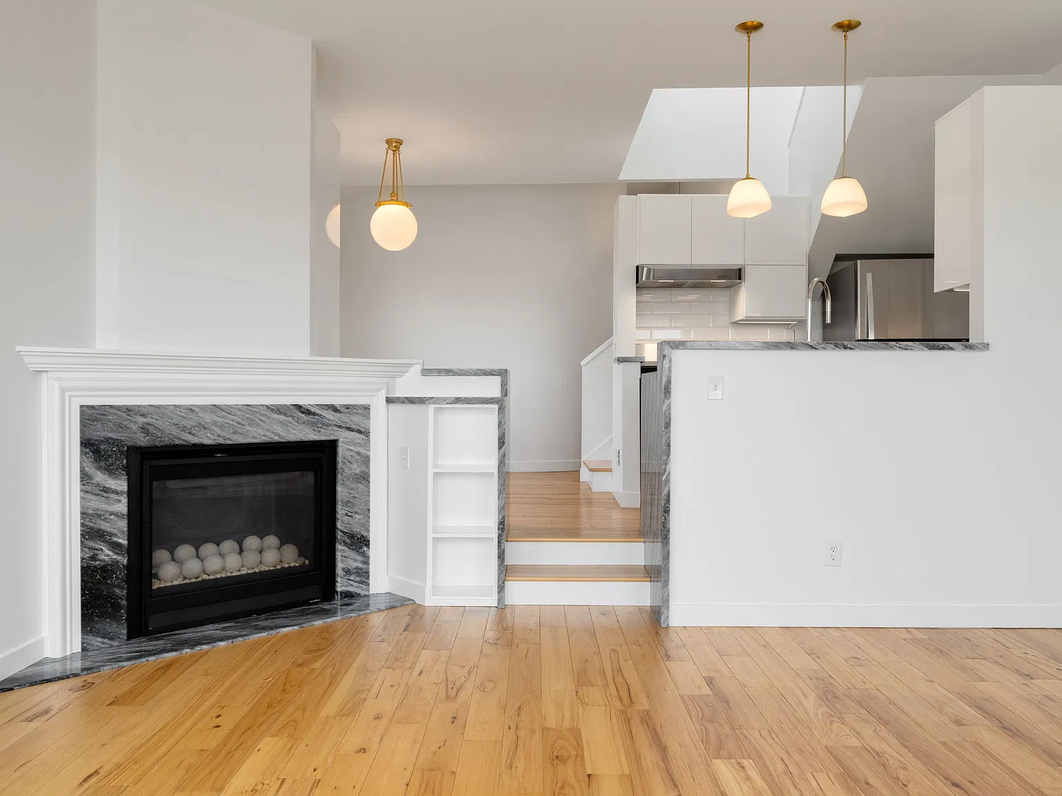2 bed, 1123 sqft, $4,750 — Photo 2