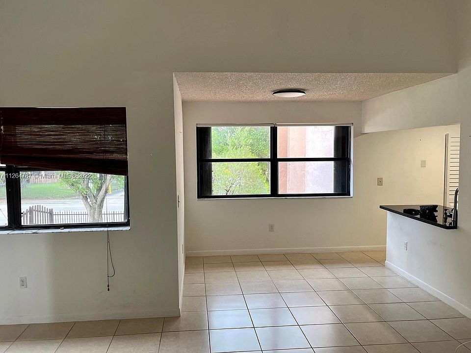 1st image of 415 W Park Dr APT 201