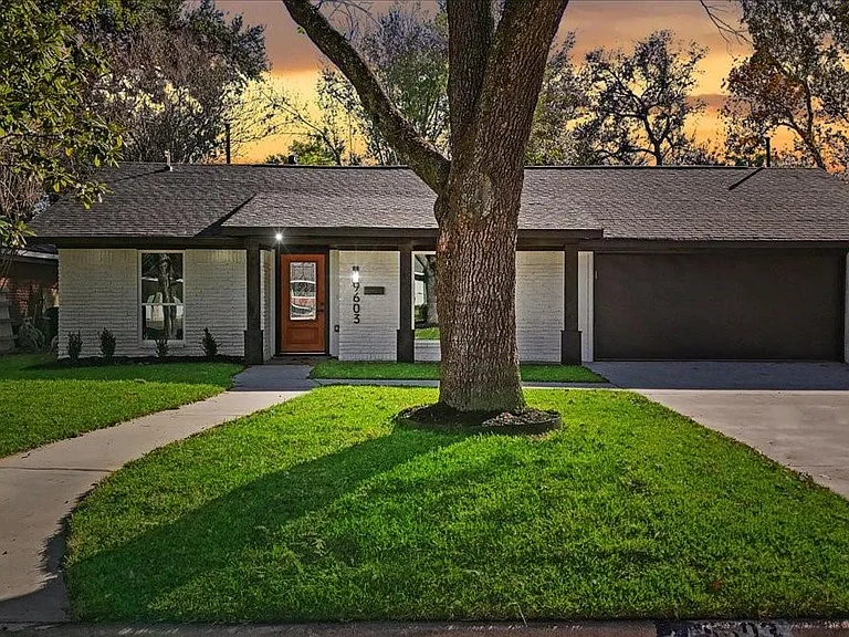 9603 Emnora Ln — Photo 2