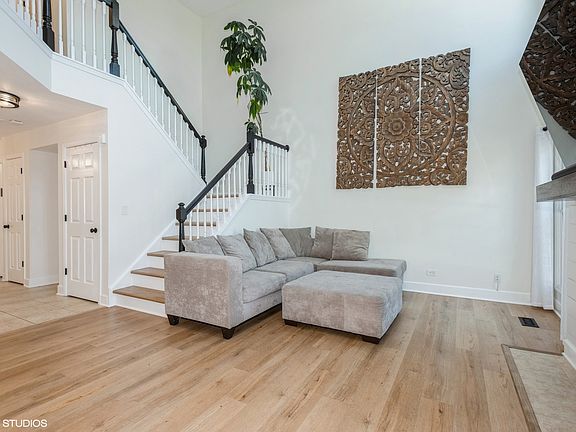 2nd image of 327 Wentworth Cir