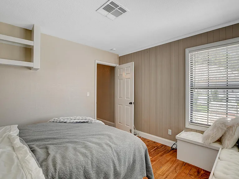 9205 Sandy Shores Dr — Photo 52