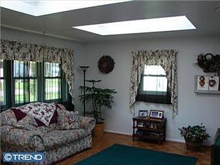 4th image of 1414 E Harmony St
