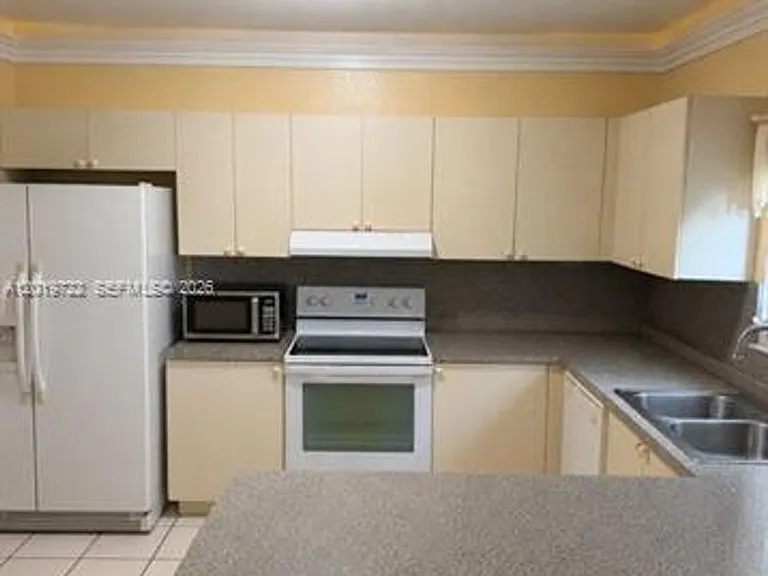 14803 SW 9th Ln #Townhouse 14803 — Photo 1