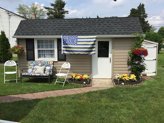 Large shed in the thick with