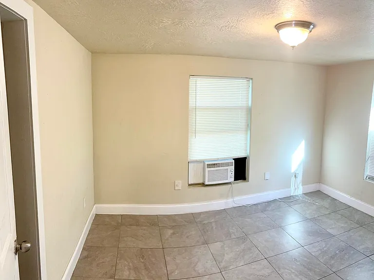 4706 Siegel St #4B — Photo 10